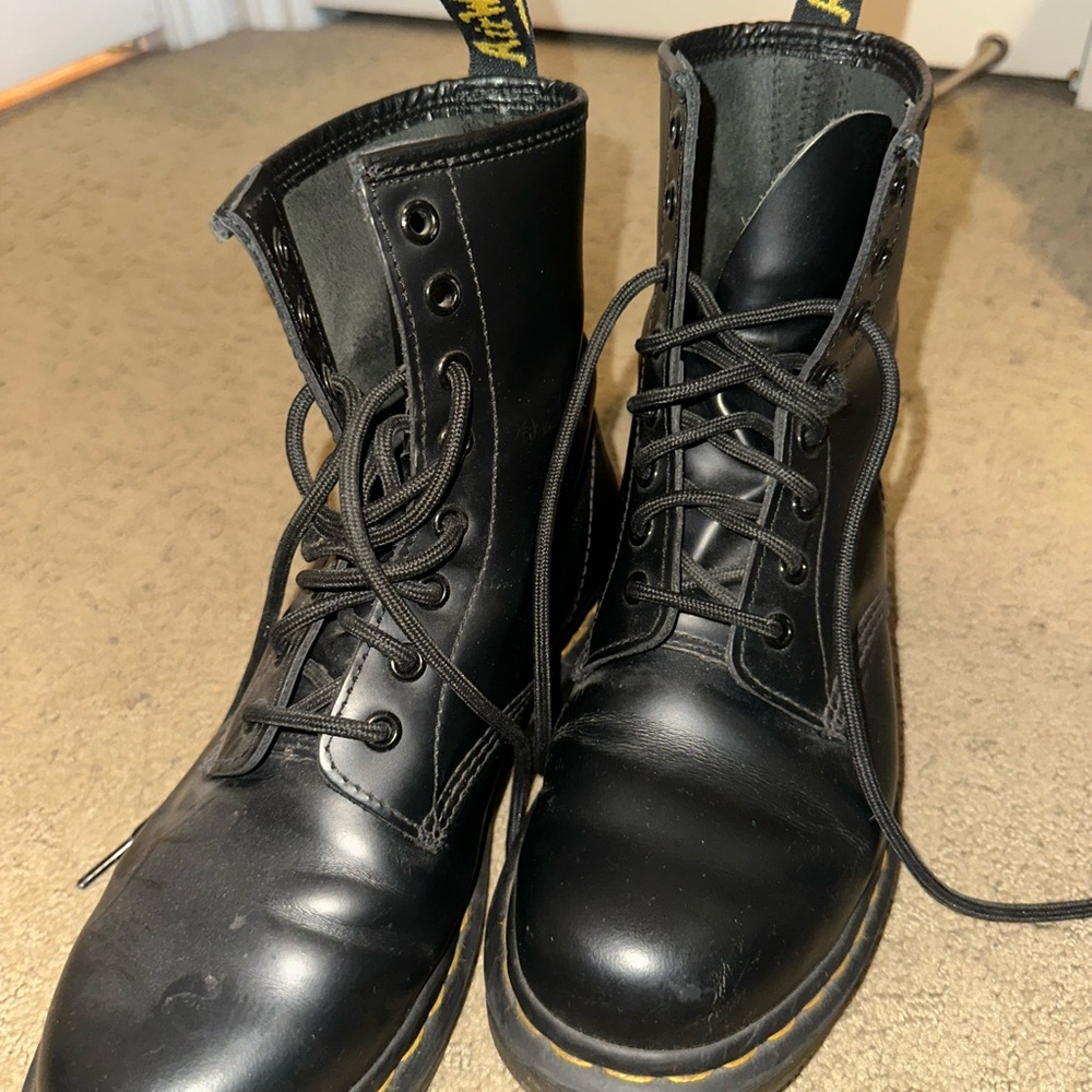 DR. MARTENS 1460 Womens Boots
